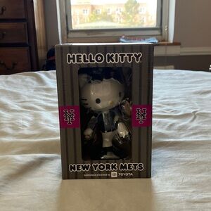 Hello Kitty New York Mets Figurine - White, Navy & Pink Accents